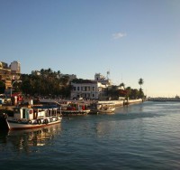 /album/passeios-maritimos/barquinhos-com-casa-da-marinha-ao-fundo-jpg/